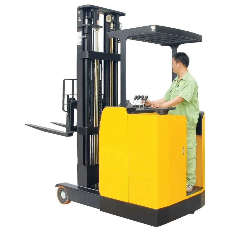 Protiváhový retrakt s obsluhou v stoji (REV15ST), 1 500 kg, 3 000–6 200 mm
