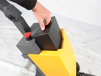 Lítiovo-iónový elektrický ťahač VEV10H-Li – pohľad 4
